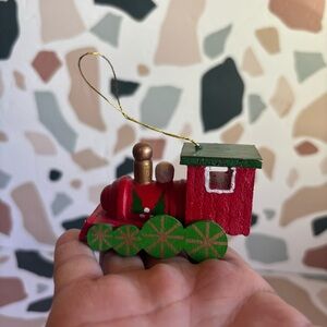 HAND PAINTED WOODEN TRAIN ENGINE 1.75” X 2.5” ORNAMENT UNBRANDED